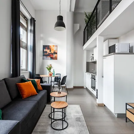 Cozy Near Krizikova Metro דירה פראג