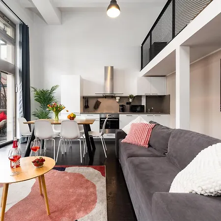 Cozy Near Krizikova Metro