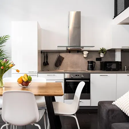 Cozy Near Krizikova Metro דירה פראג